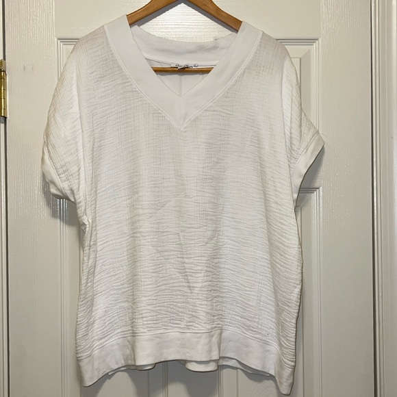 Chico’s XL (3) white short sleeve mixed media shirt. - Picture 1 of 3